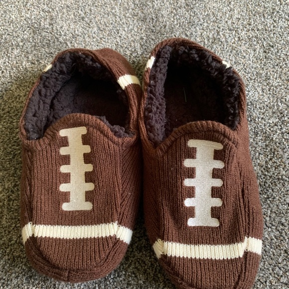 Mens 9-10 super soft warm fuzzy crochet football slippers with Sherpa lining - Picture 2 of 3